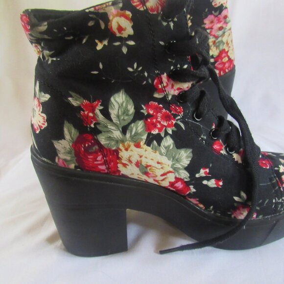Wild Diva Women's Floral and Black Platform Ankle Boot.  Size 7             D111 - Picture 6 of 8